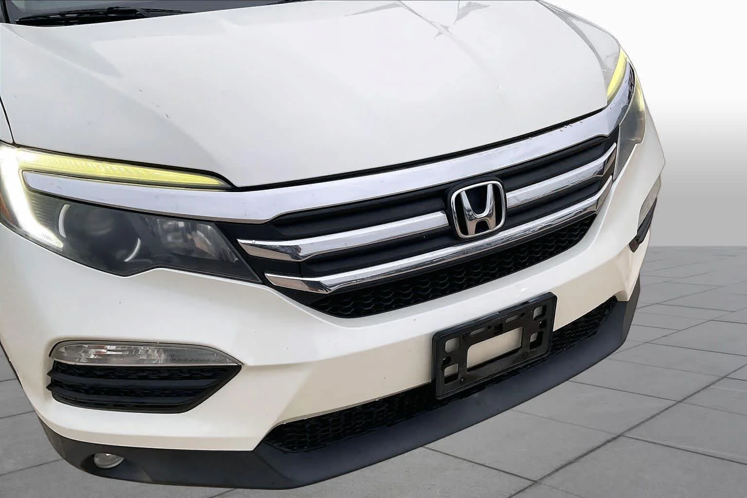 Used 2016 White Diamond Pearl Honda EX-L image 29