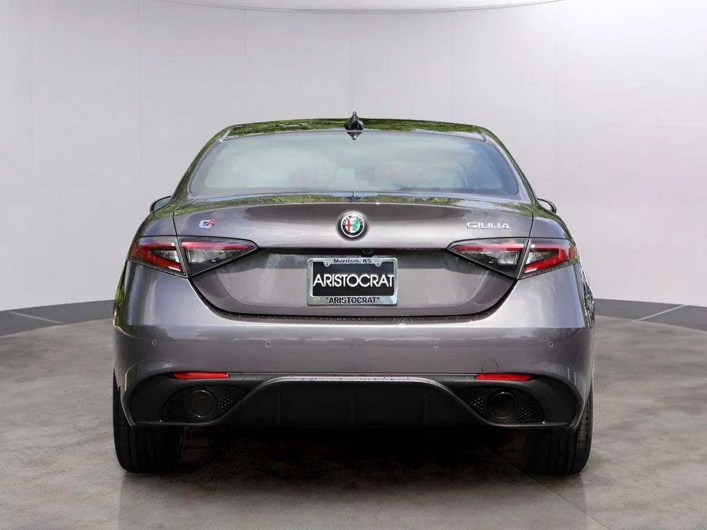 New 2026 Vesuvio Gray Metallic Alfa Romeo Base image 6
