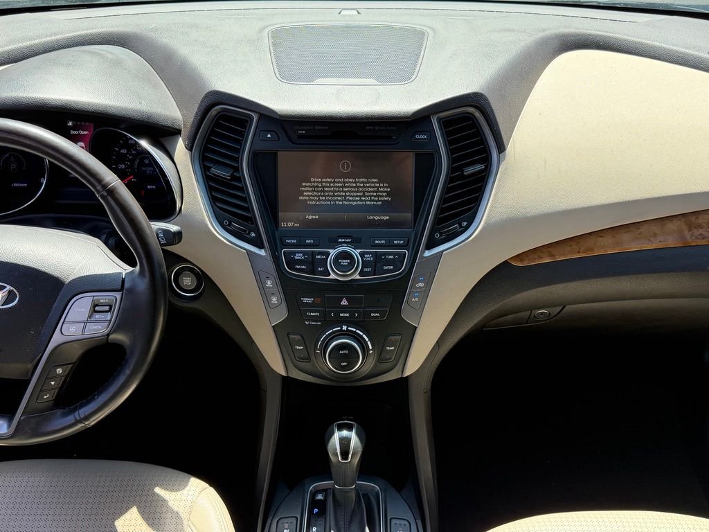 Used 2014 Red Hyundai Base image 16