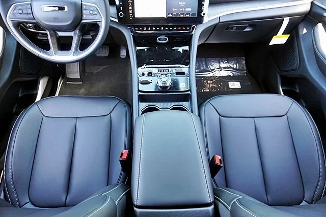 New 2026 Diamond Black Crystal Pearl-Coat Exterior Paint Jeep Limited image 28