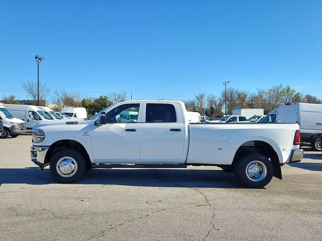 New 2026 Bright White Clear-Coat Exterior Paint RAM Tradesman image 3