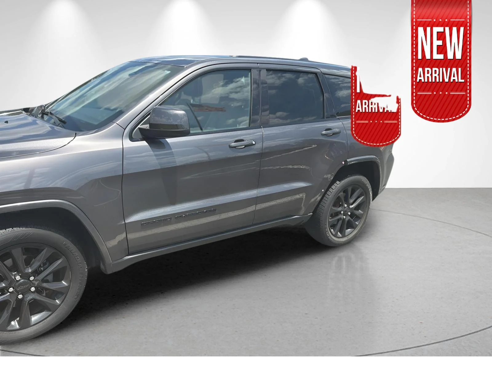 Used 2020 Granite Crystal Metallic Clearcoat Jeep Altitude image 1