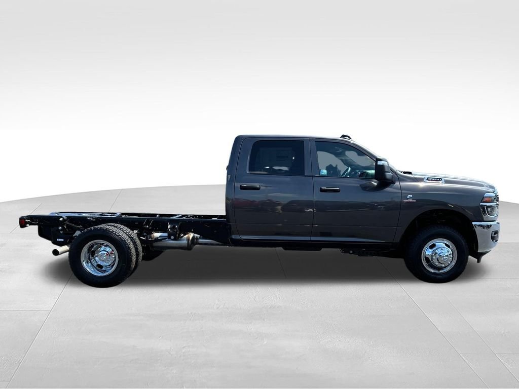 New 2026 Granite Crystal Metallic Clearcoat RAM Tradesman image 4