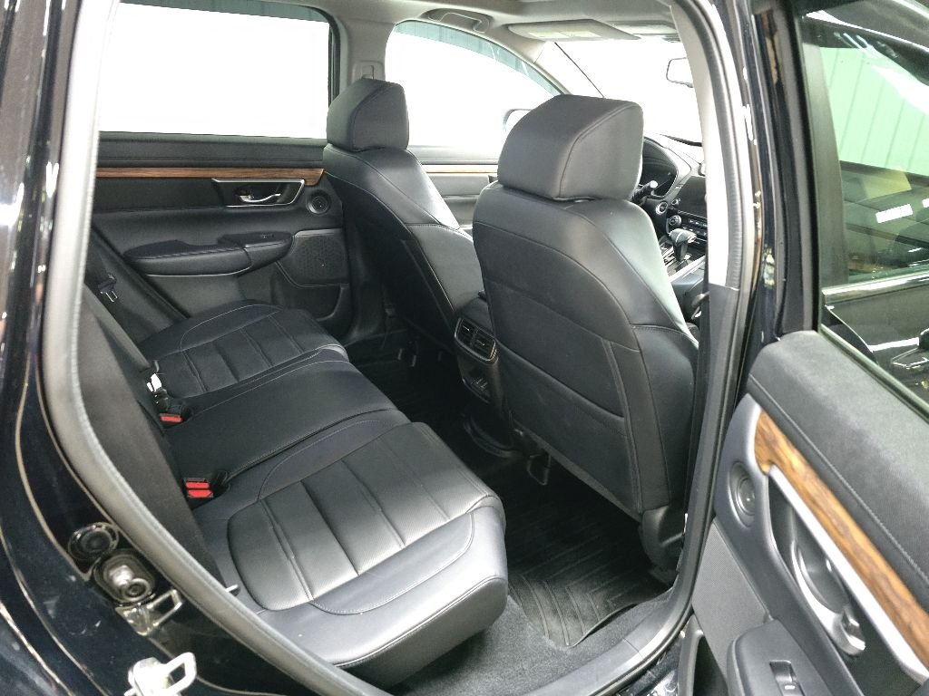 Used 2018 Crystal Black Pearl Honda Touring image 18