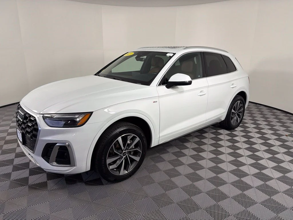 Used 2023 Glacier White Audi 45 S line Premium image 3
