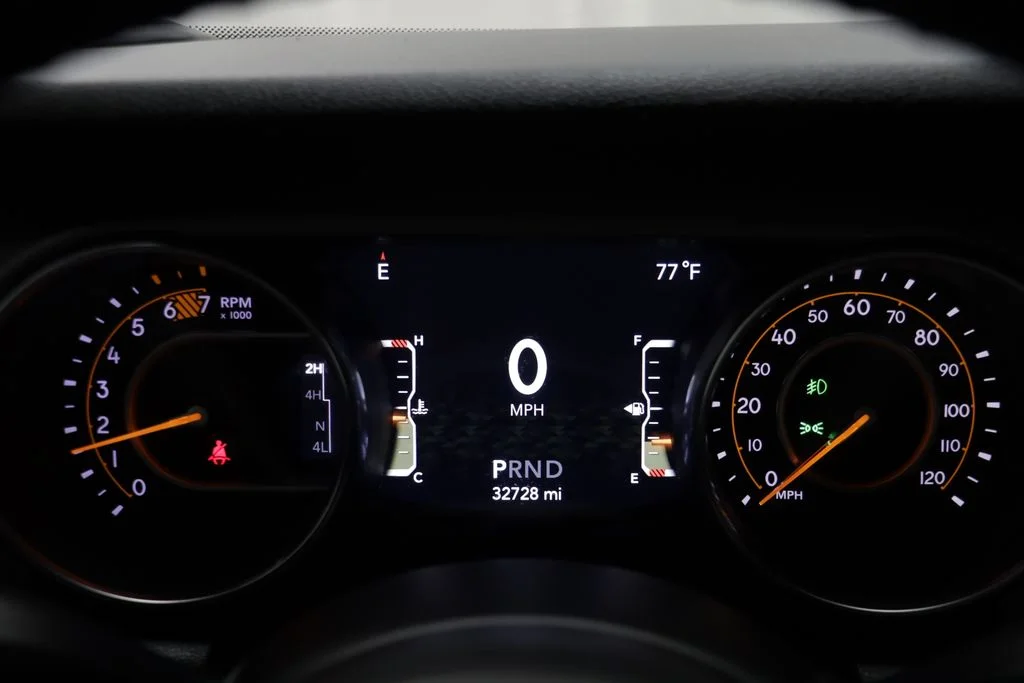 Used 2019 Bikini Pearlcoat Jeep Sport S image 8