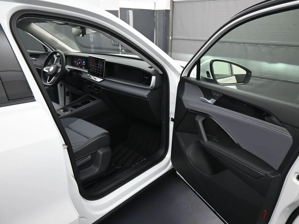 2026 Volkswagen Tiguan SE - Photo 43