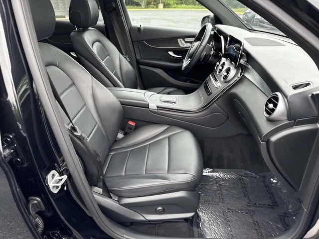 Used 2022  Mercedes-Benz GLC 300 image 16