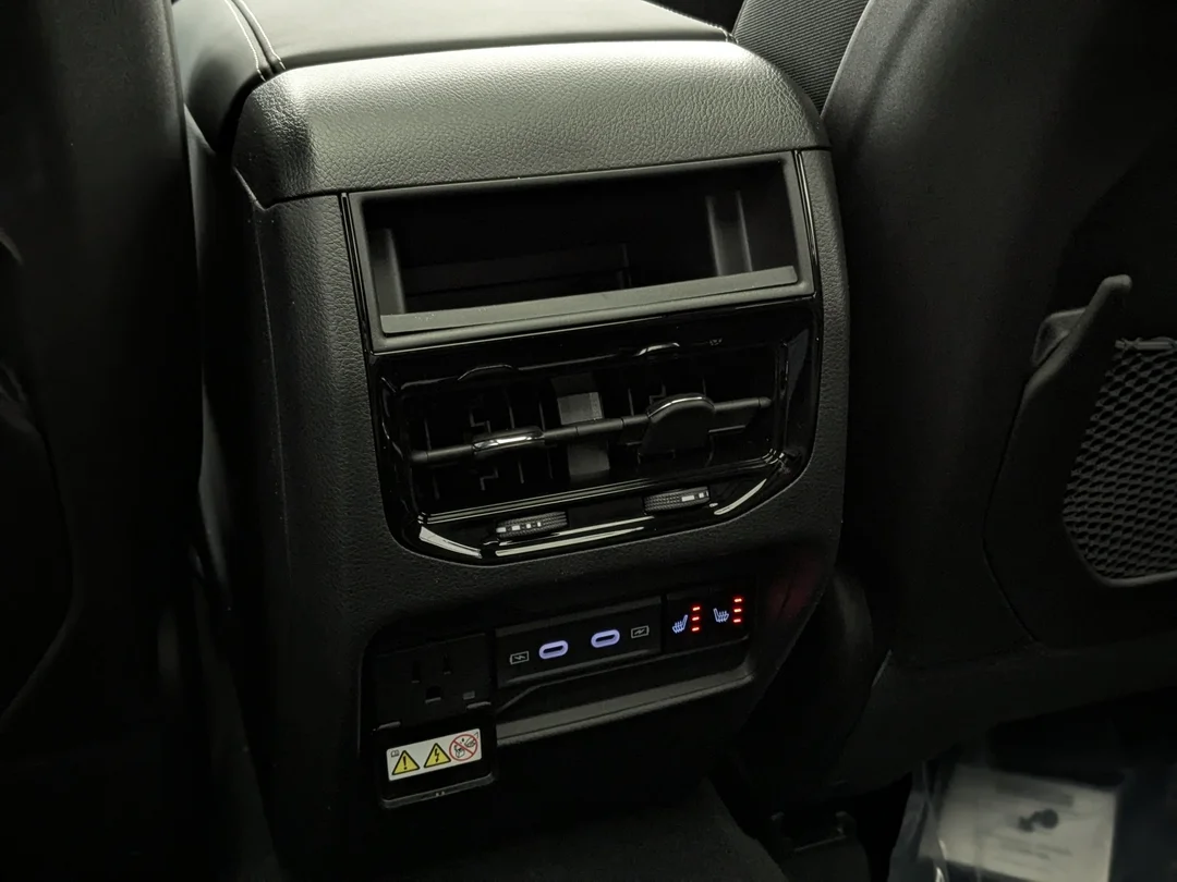 New 2026 White Jeep Limited Reserve - - 4x4 - CommandView Sunroof - Leather Seats - Adaptive Cruise Control & More! image 28