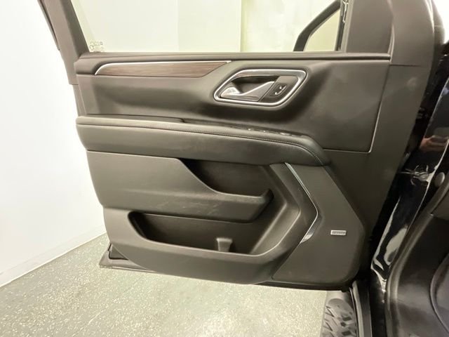 Used 2023 Black Chevrolet Z71 image 9