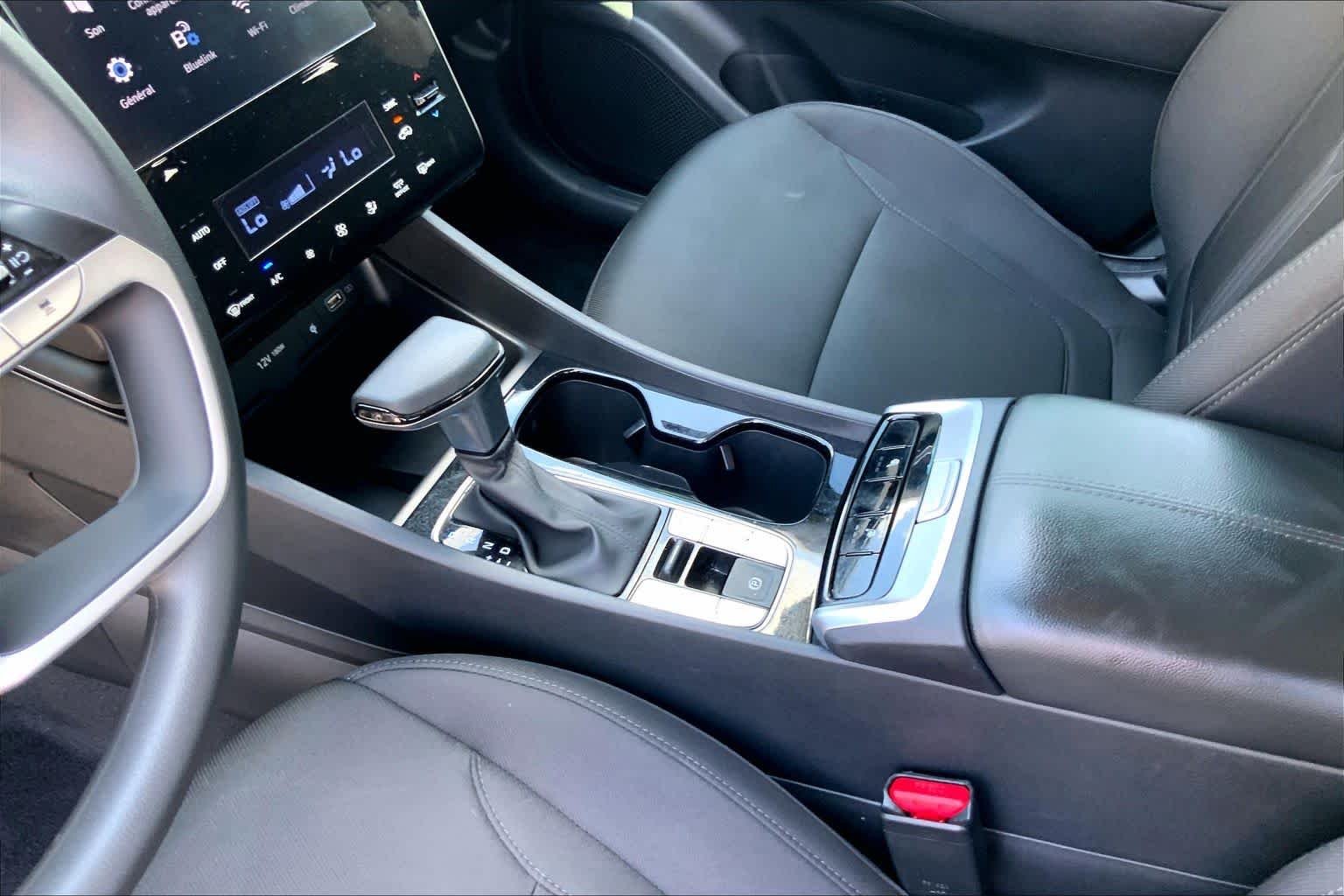 Used 2024 Shimmering Silver Hyundai SEL image 17