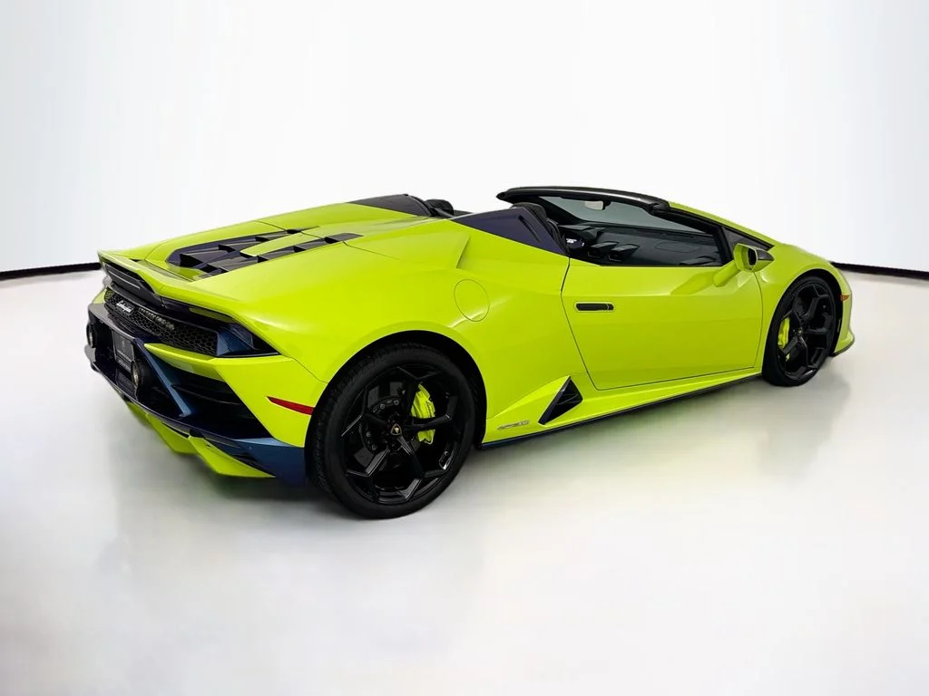 Used 2020  Lamborghini  image 5