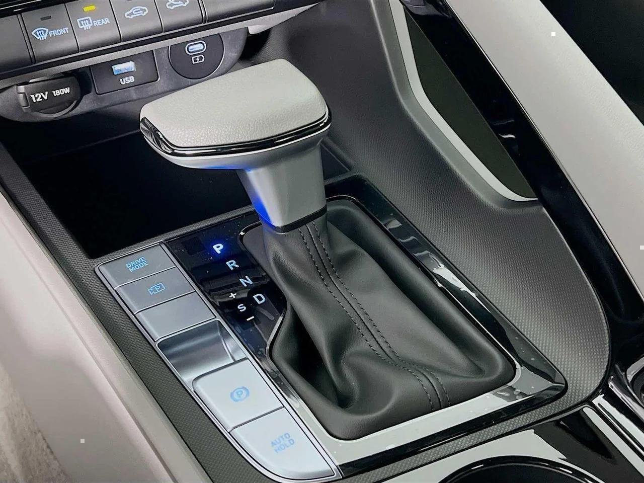 2026 Hyundai Elantra Hybrid — photo 12