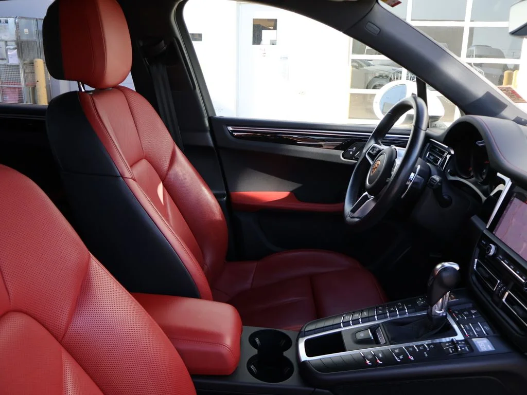 Used 2020  Porsche Base image 8