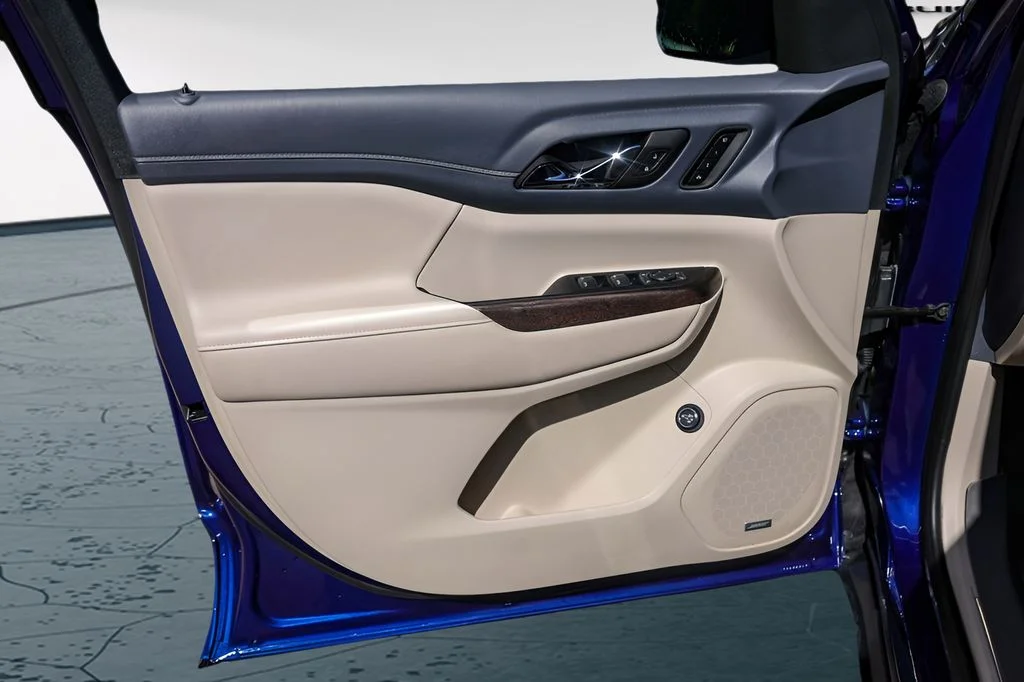 Used 2023 Blue GMC Denali image 27