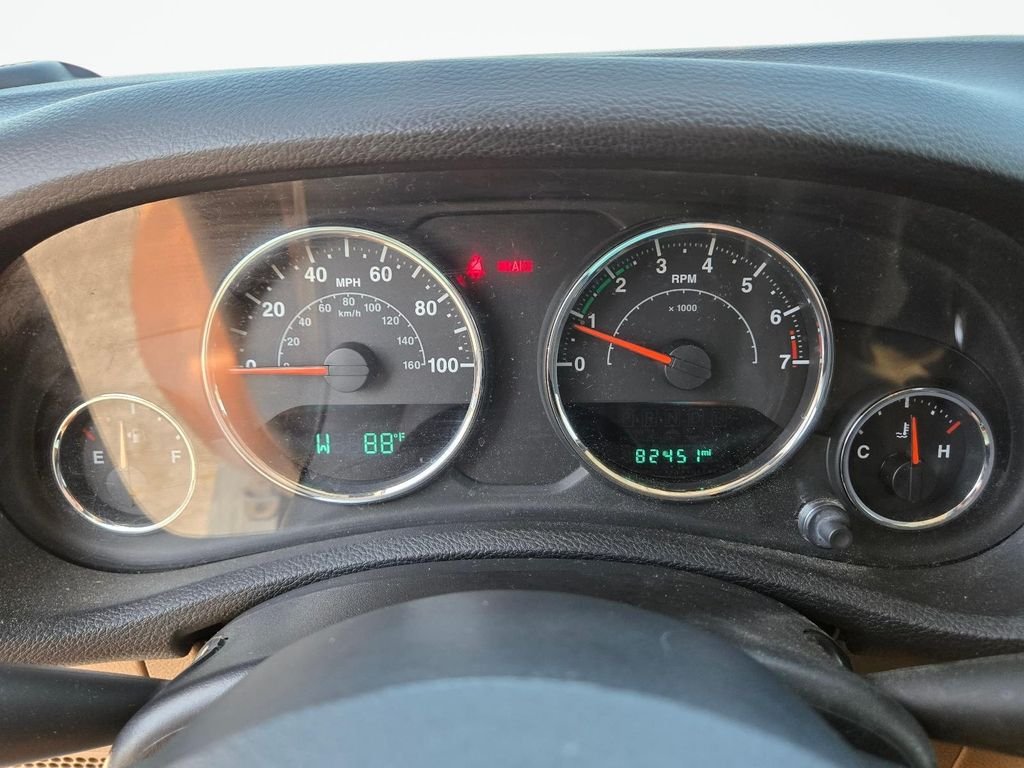 Used 2016 White Jeep Unlimited Sahara image 25