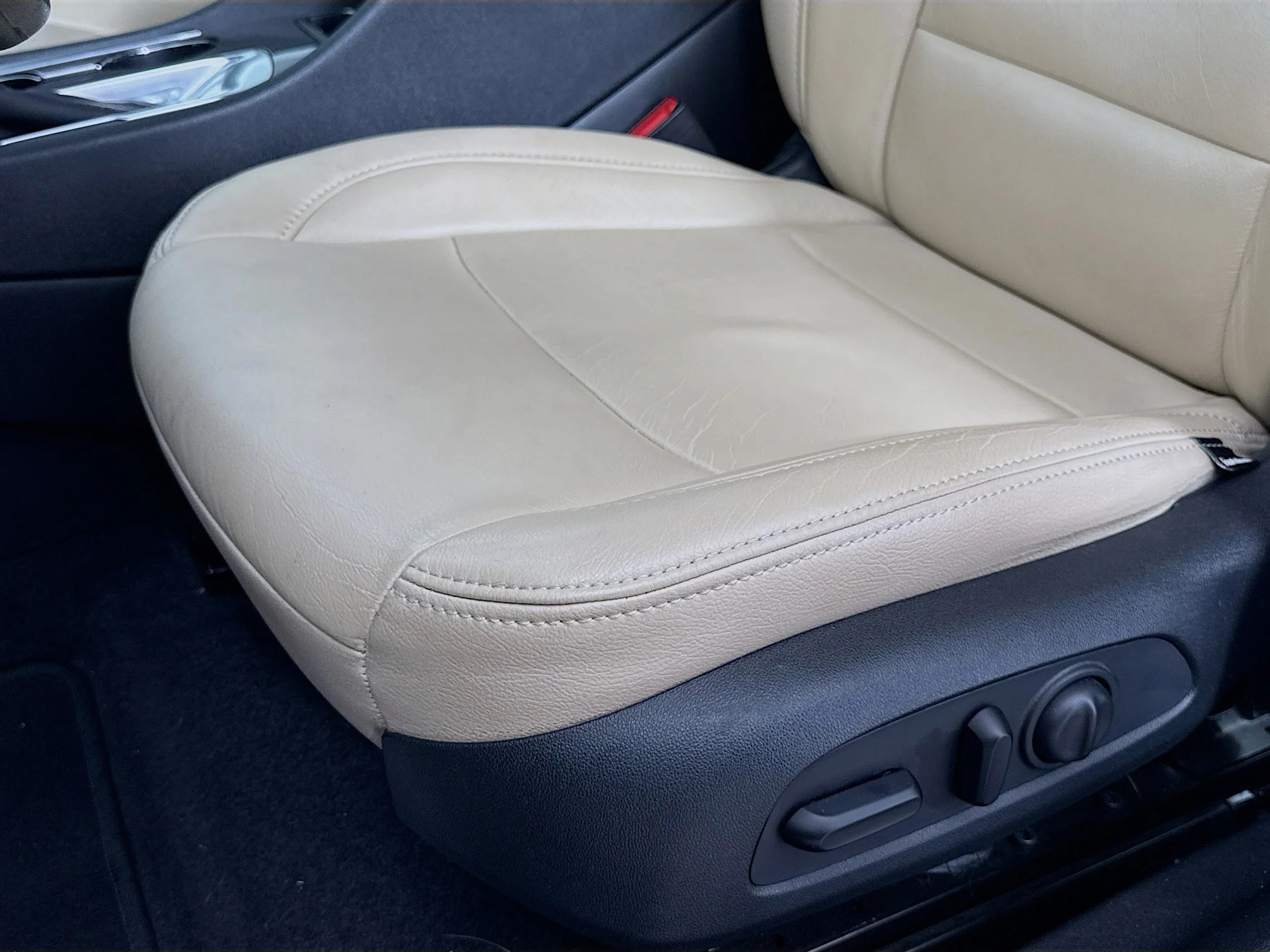 Used 2020 STONE GRAY METALLIC Chevrolet LT image 21