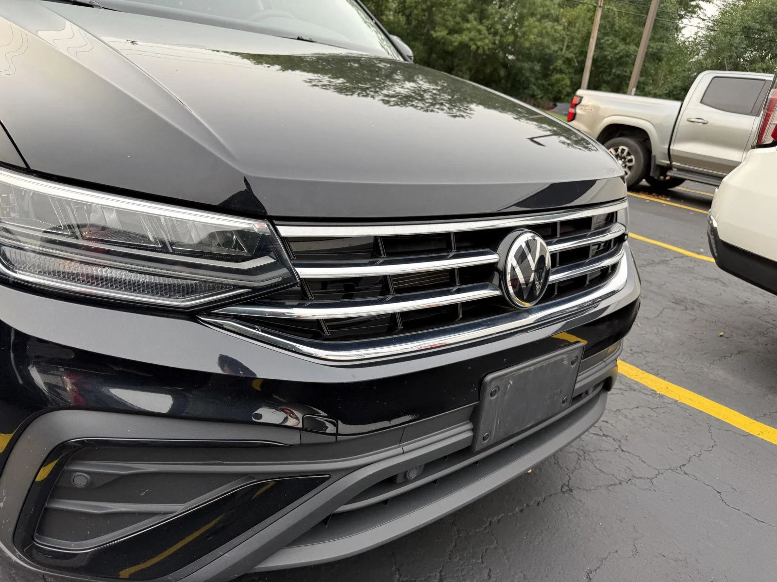 Used 2024 Deep Black Pearl Volkswagen SE image 2