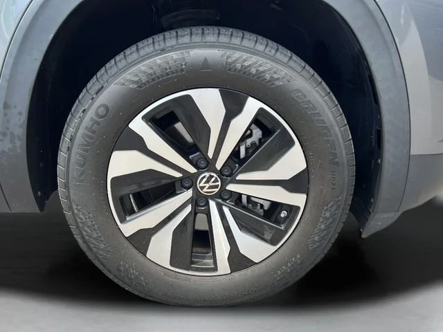 Used 2024 Gray Volkswagen 2.0T SE image 25