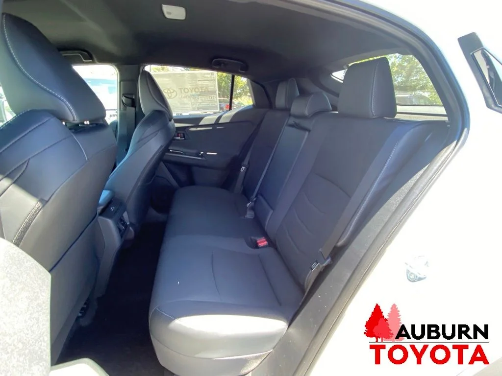 New 2026 Wind Chill Pearl <sup>1</sup> Toyota  SE image 22