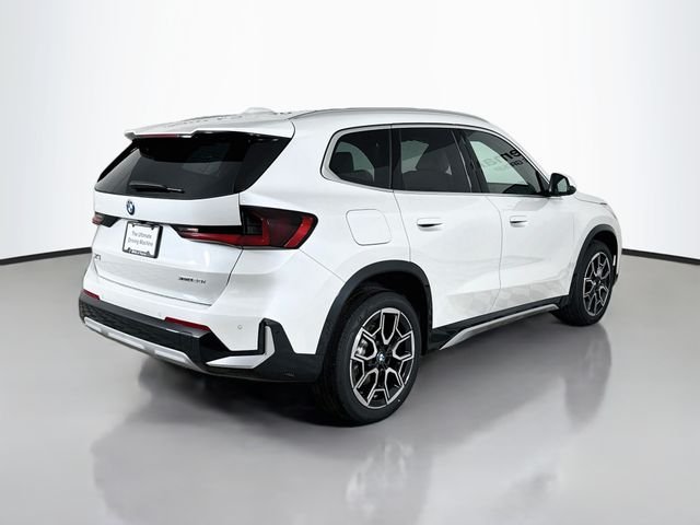 New 2026 White Metallic BMW xDrive28i image 7