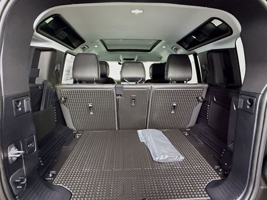 New 2026 Tasman Blue Land Rover S image 28