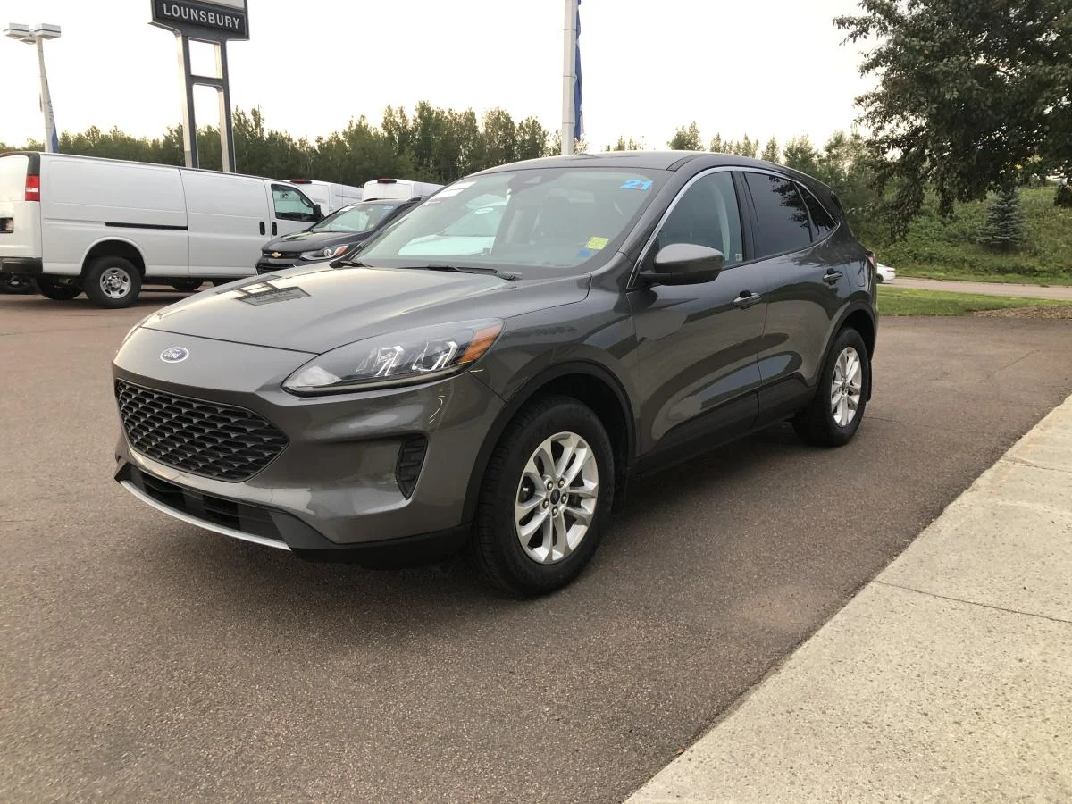 Used 2021 Grey Ford SE AWD image 5