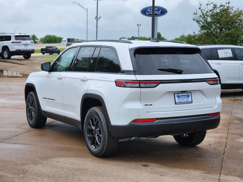 New 2026 Bright White Clear-Coat Exterior Paint Jeep Altitude image 3