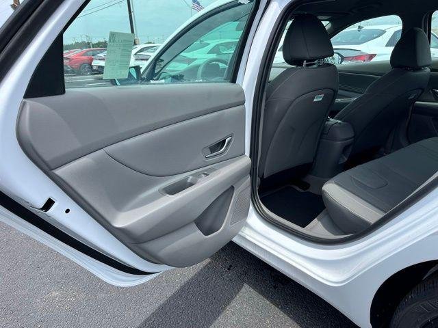 New 2026 White Hyundai SEL Sport image 17