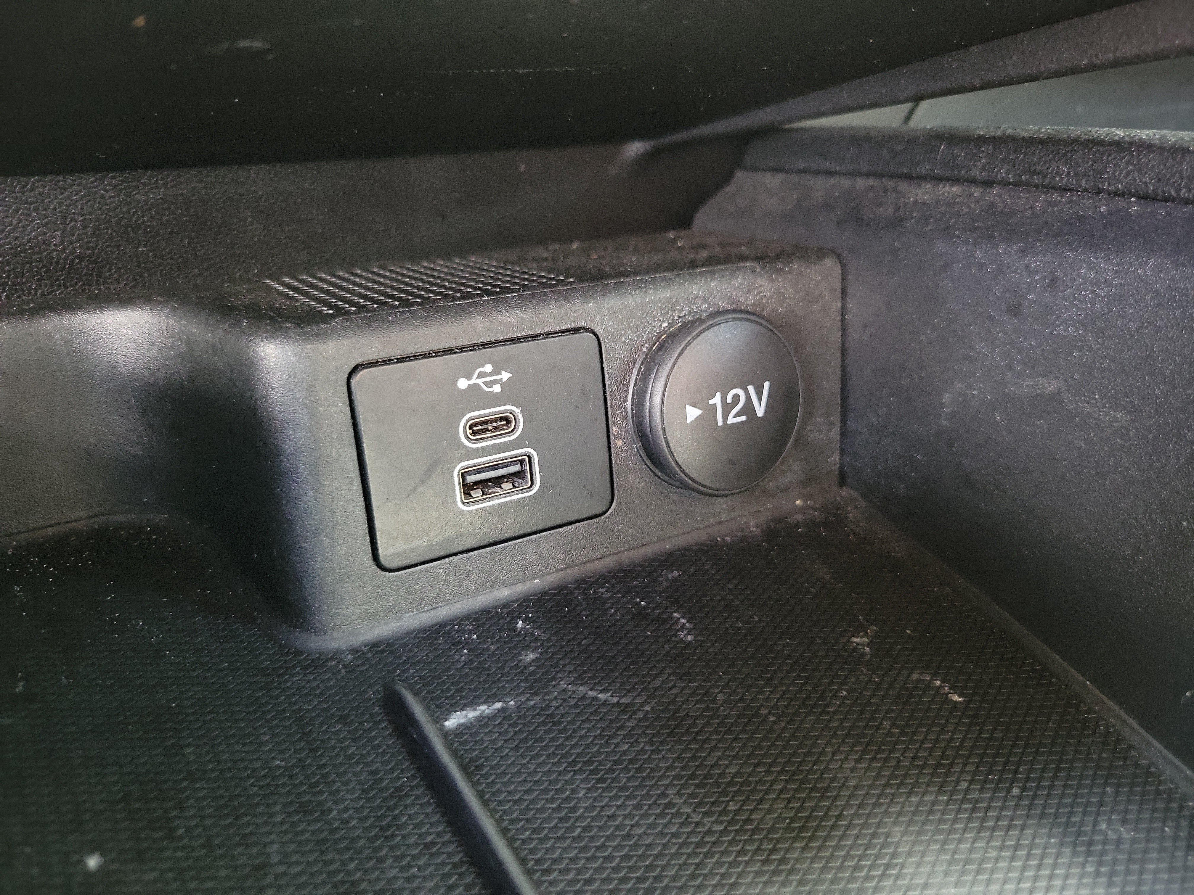 Used 2024 Vapor Blue Ford Active image 8