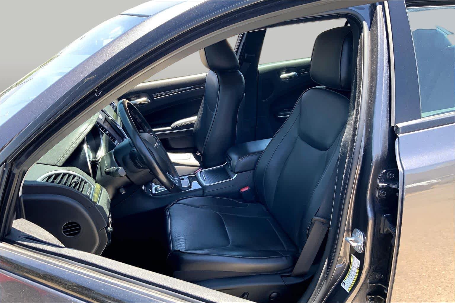 Pre-Owned 2022 Chrysler 300 Touring L