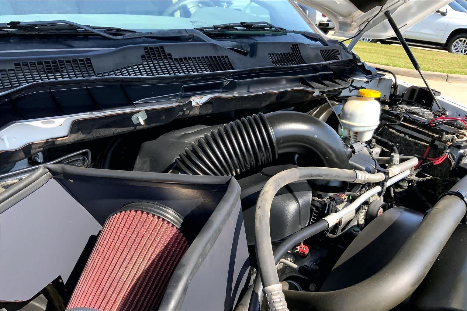 Used 2019 Bright White Clearcoat Ram SLT image 32
