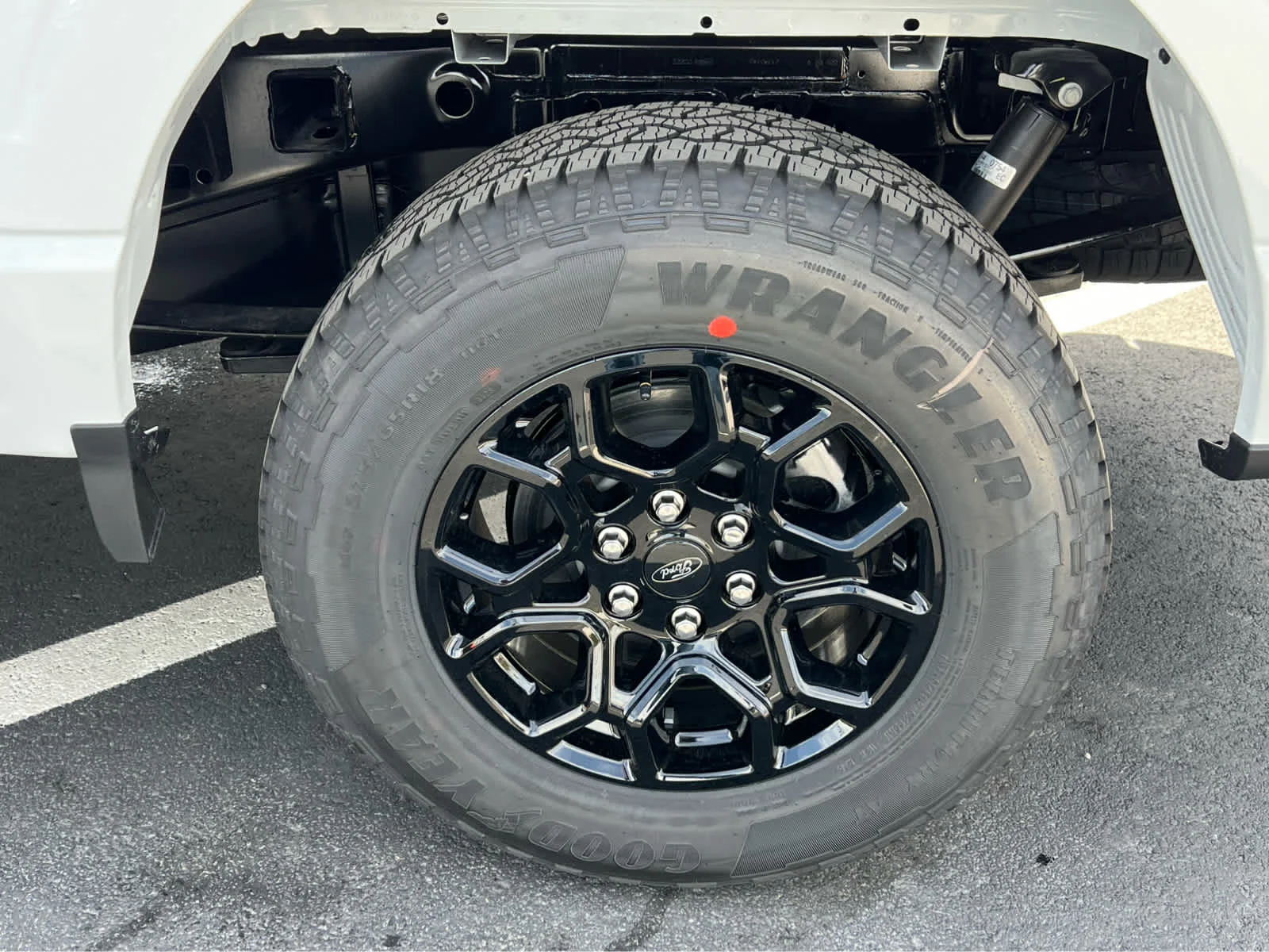 New 2026 Oxford White Ford XLT image 14