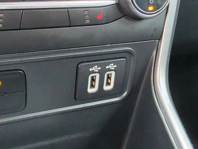 Used 2019 Race Red Ford SE image 25