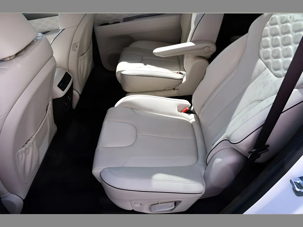 Used 2020 Hyper White Hyundai Limited image 16