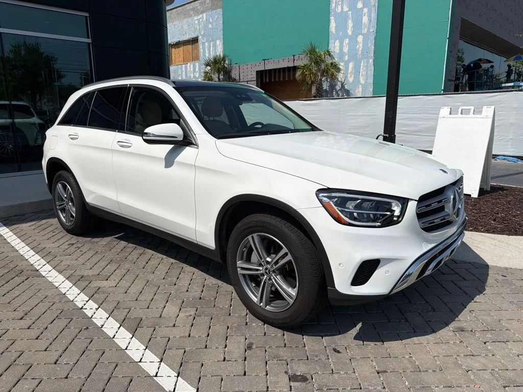 Used 2022 White Mercedes-Benz GLC 300 image 3