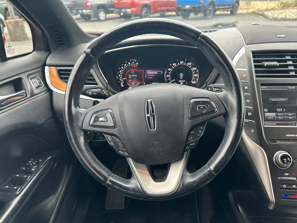 Used 2015 Red Lincoln Base image 19