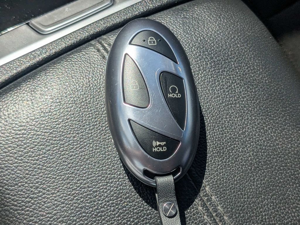 Used 2025 Green Hyundai SEL image 38