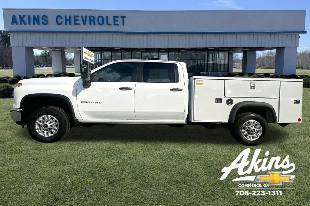New 2026 Summit White Chevrolet WT image 19
