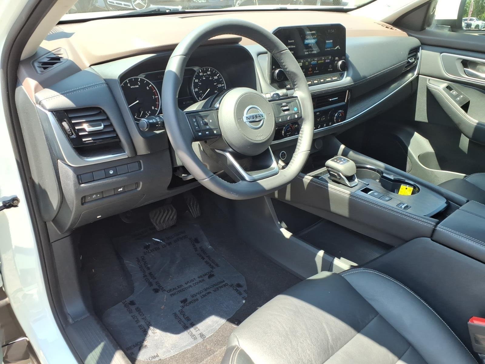 Used 2021 Pearl White Tricoat Nissan SL image 26