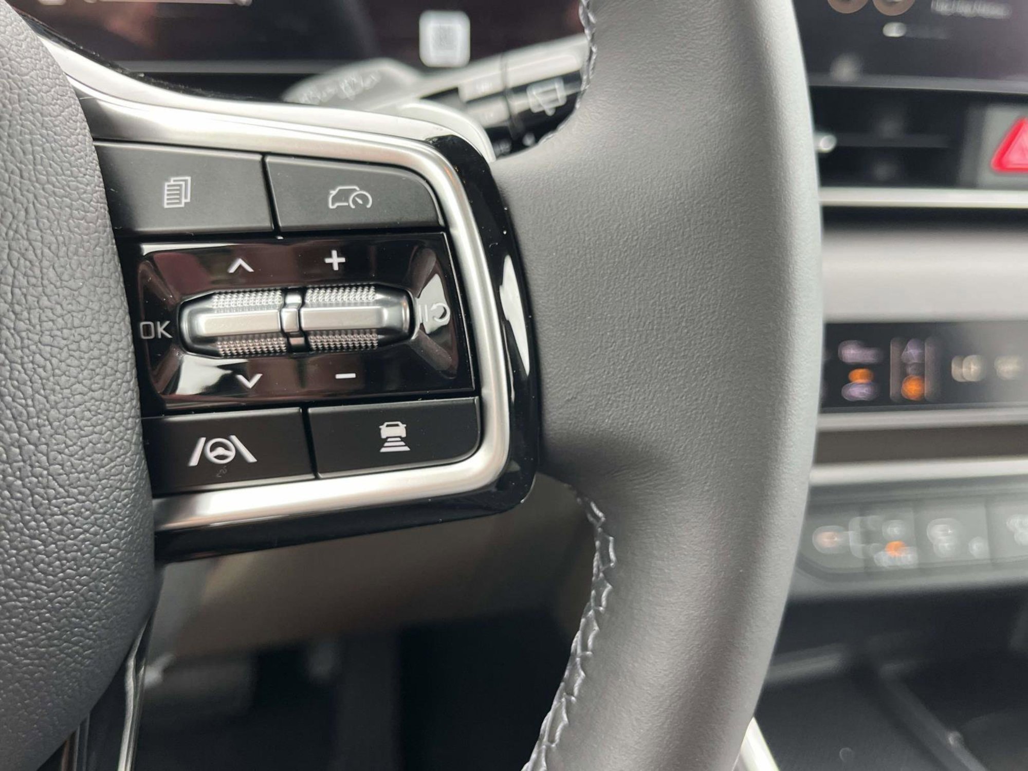 New 2026 Ivory Silver Kia EX image 31