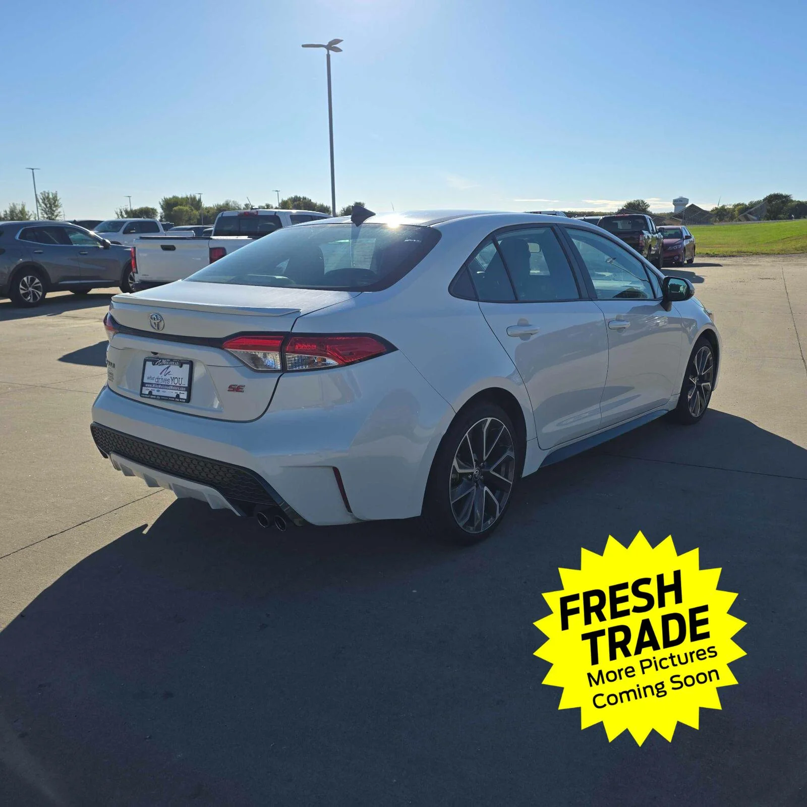 Used 2021 Blizzard Pearl w/Black Sand Pearl Roof Toyota SE image 13