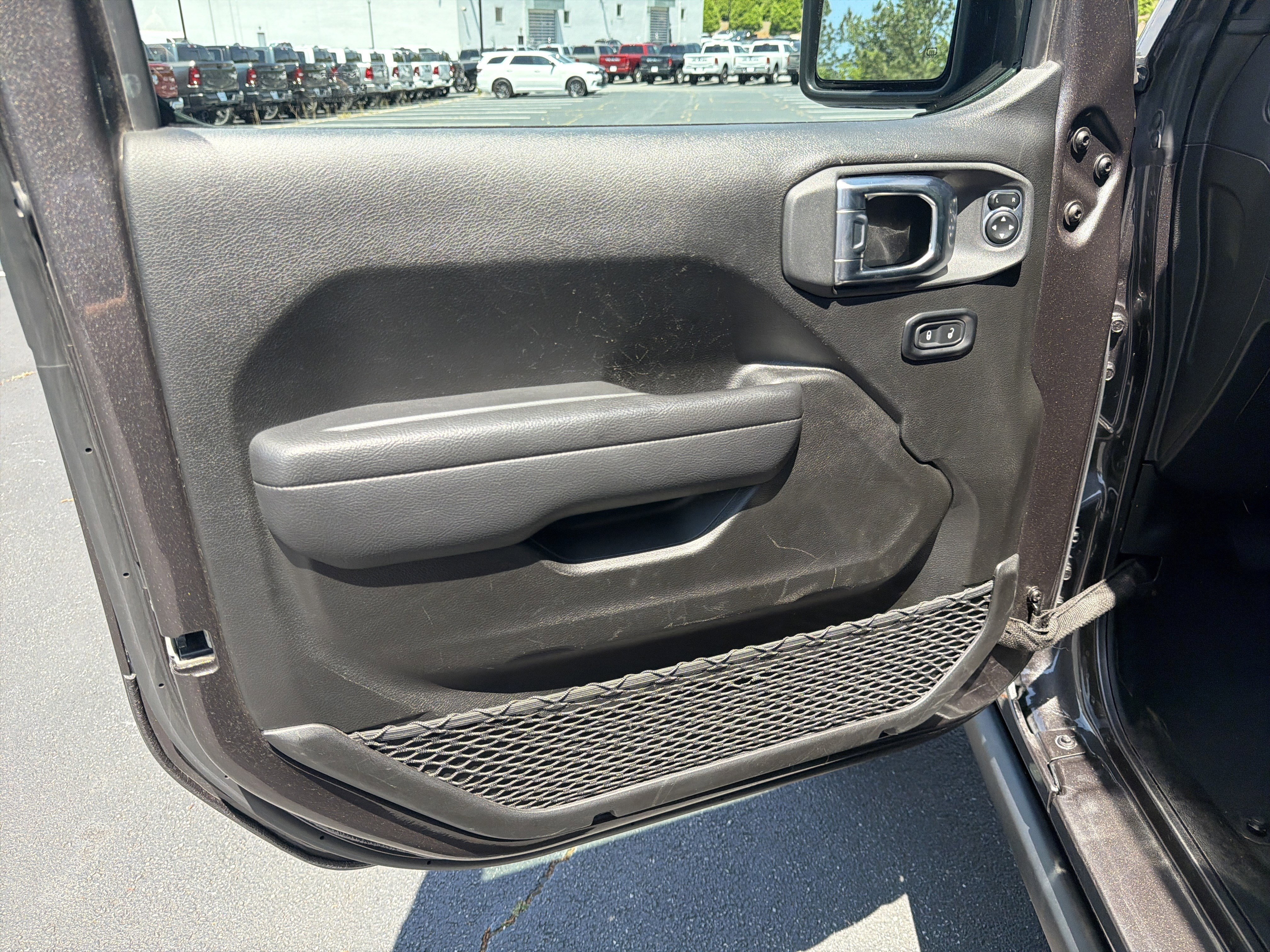Used 2025 Granite Crystal Metallic Clearcoat Jeep Rubicon image 12