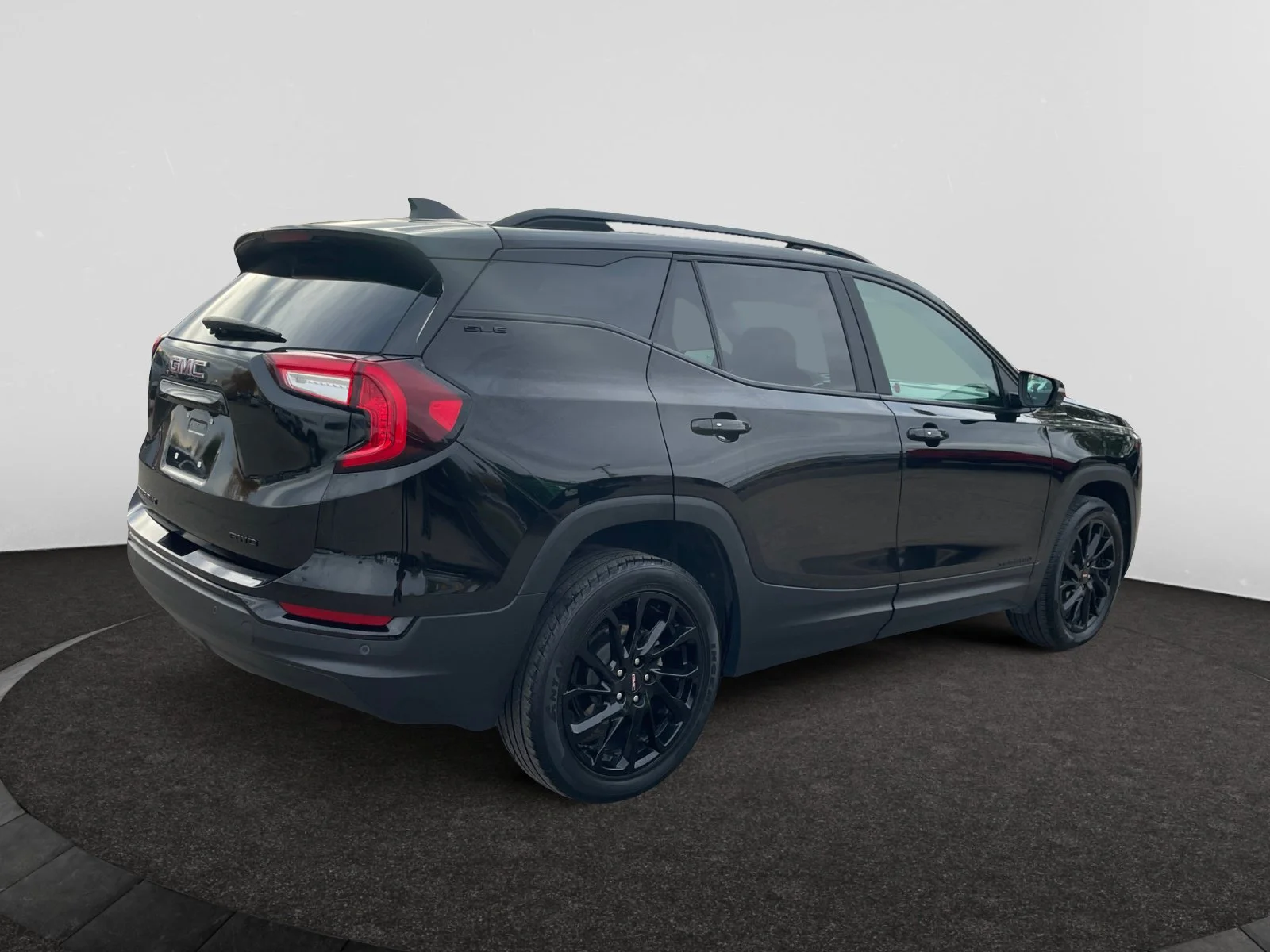 Used 2024 Black GMC SLE AWD image 5