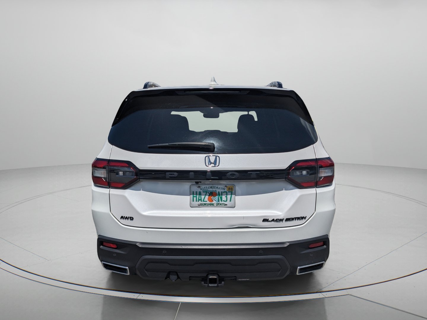 Certified Used 2025 Platinum White Honda Black Edition image 5