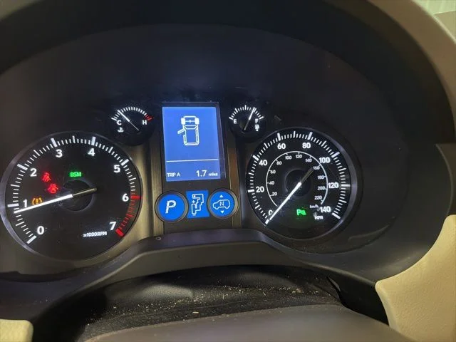 Used 2015 Starfire Pearl Lexus 460 Luxury image 32