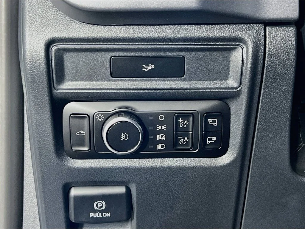 New 2026 Oxford White Ford XLT image 17