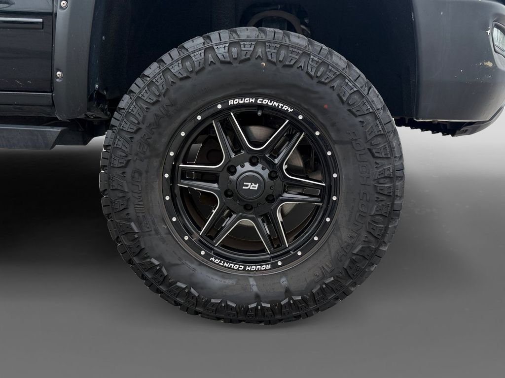 Used 2018 Black GMC SLE image 9