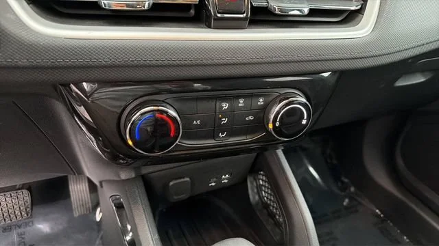 Used 2025 Summit White Chevrolet LT image 29