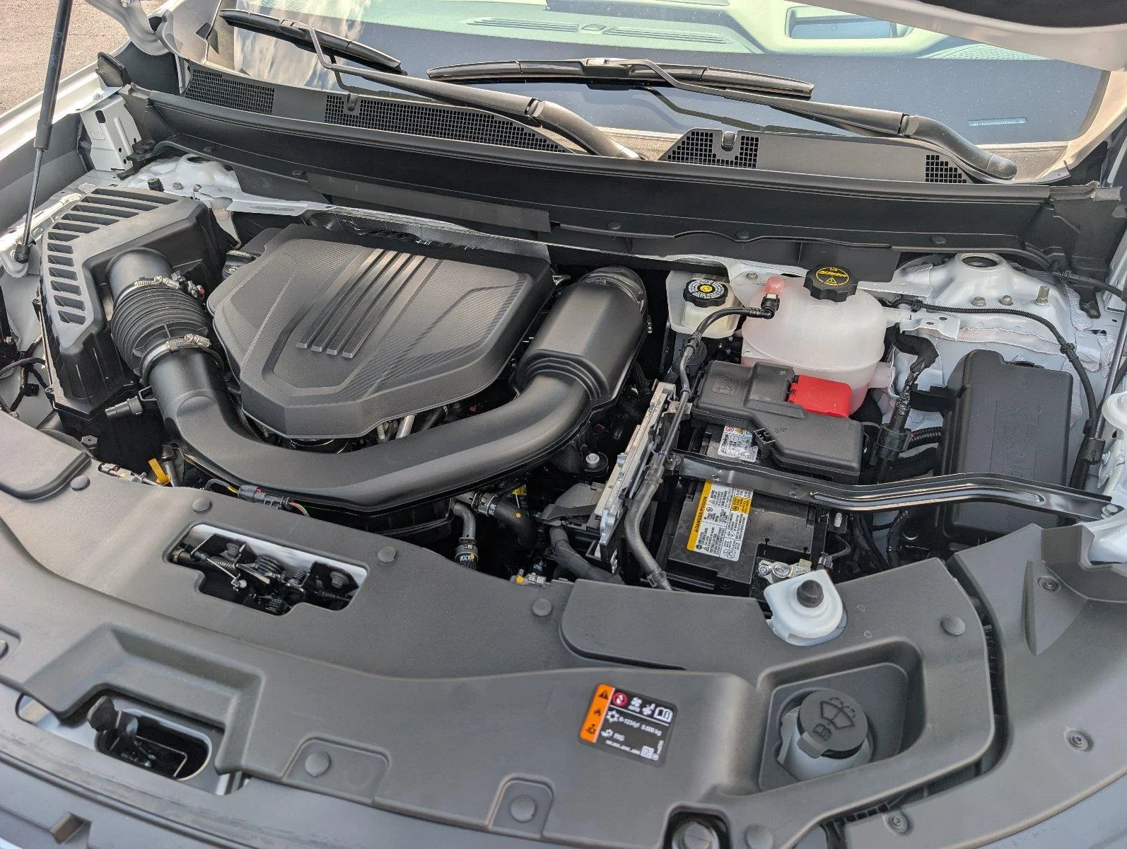 New 2027 Summit White GMC Elevation image 38